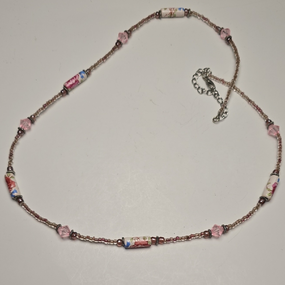 🔸️5/$25🔸️ Elegant Pink Beaded Necklace